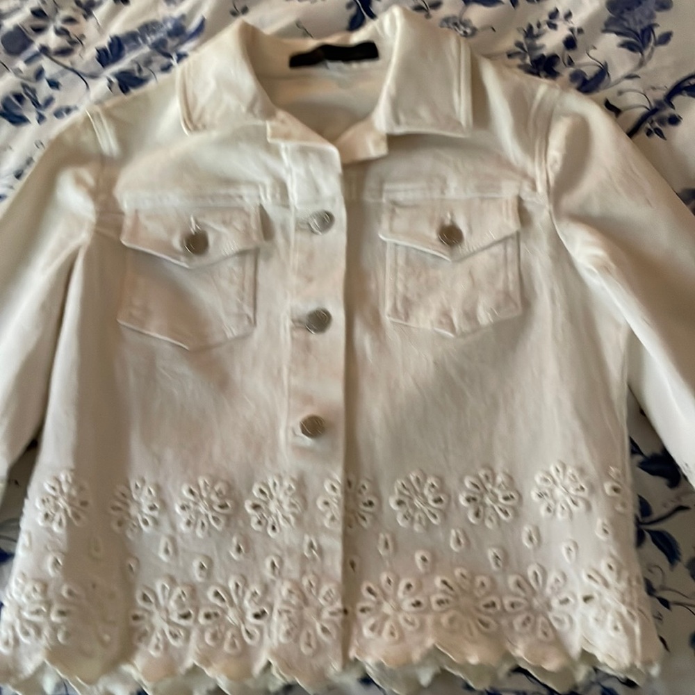 Pretty white jean jacket
